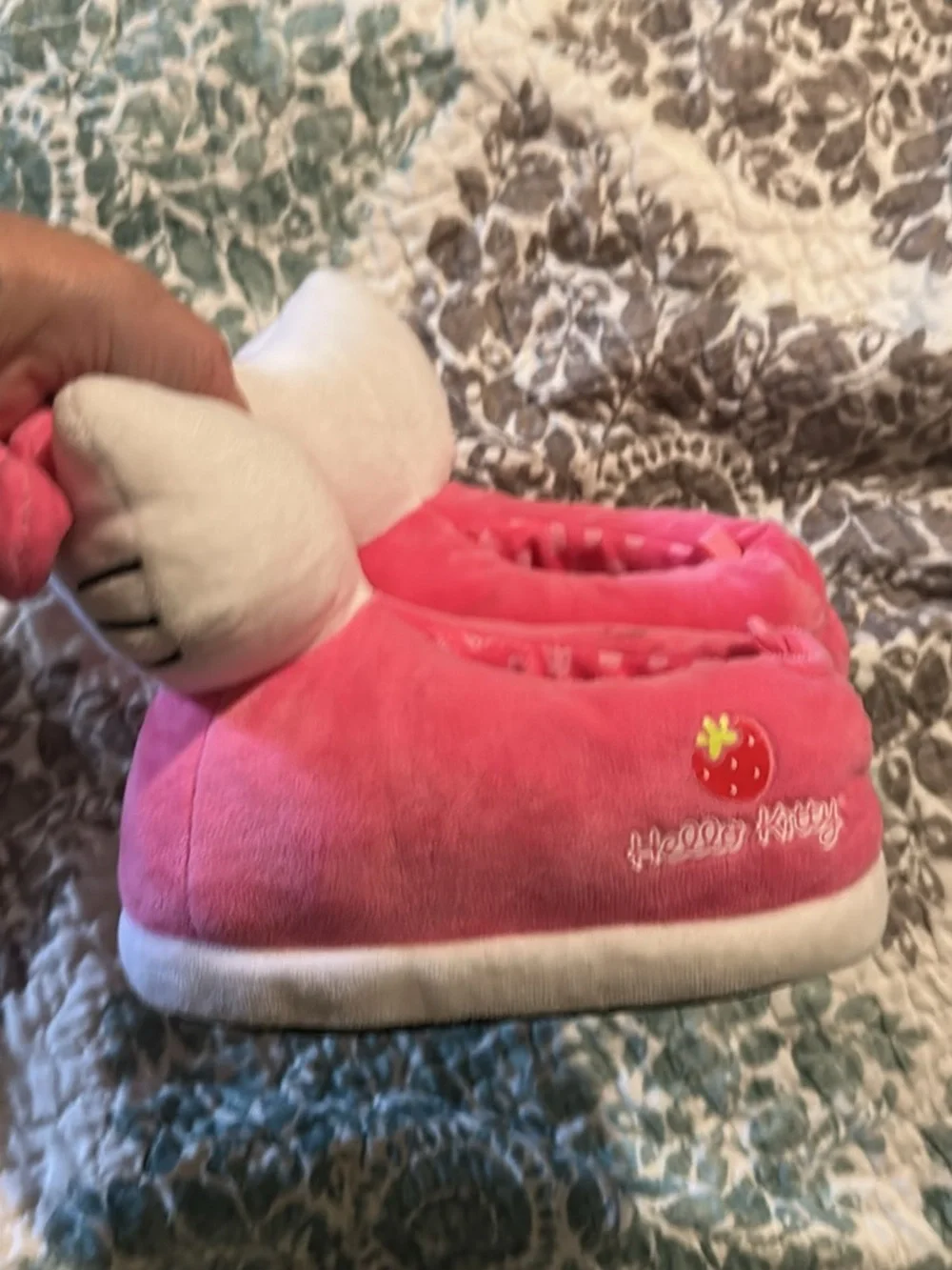 Girls 11/12 Hello Kitty Slippers